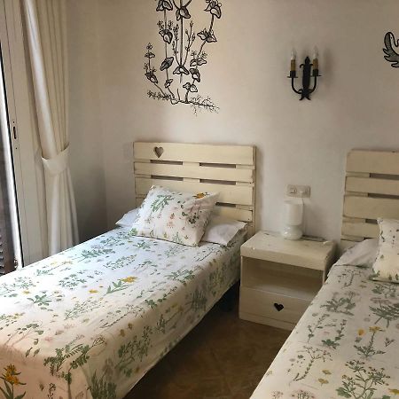 Hostal Parellades Sitges Exterior foto
