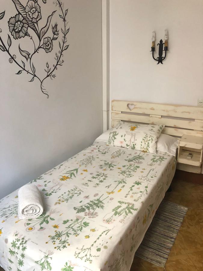 Hostal Parellades Sitges Exterior foto