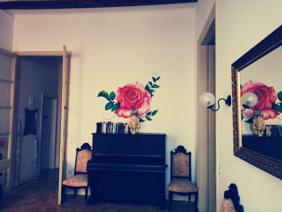 Hostal Parellades Sitges Exterior foto