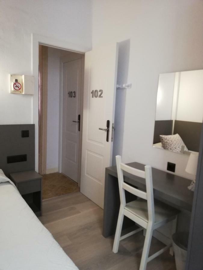 Hostal Parellades Sitges Exterior foto