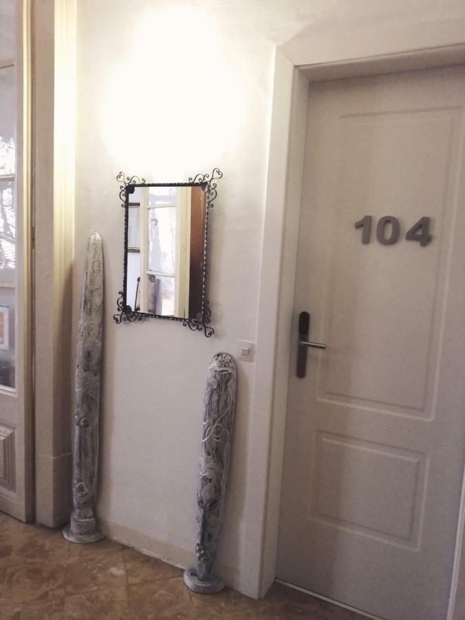 Hostal Parellades Sitges Exterior foto